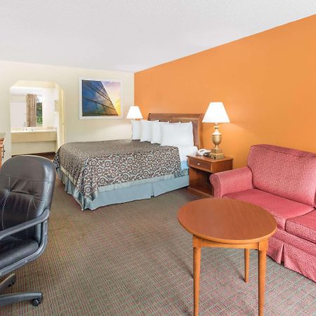 Days Inn By Wyndham Orangeburg South Екстериор снимка