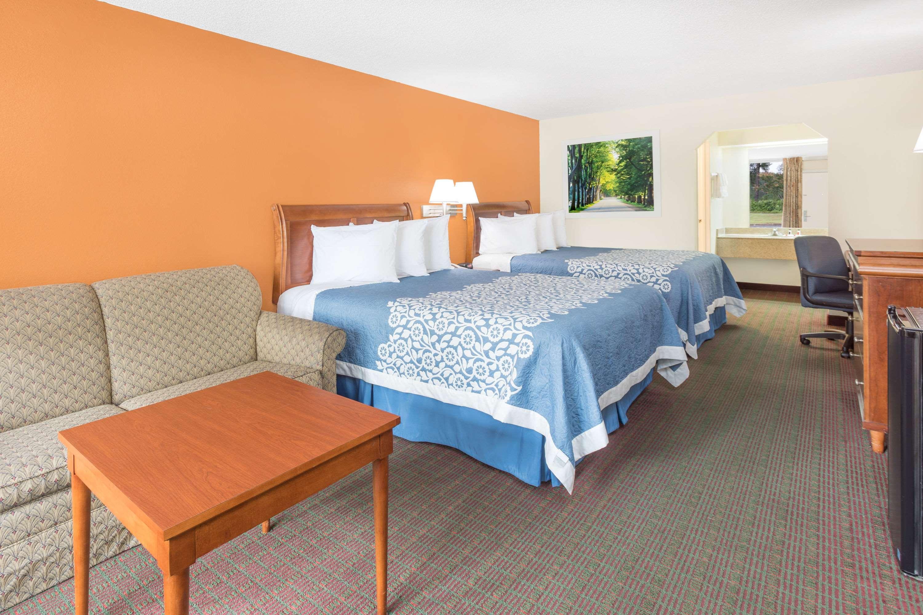 Days Inn By Wyndham Orangeburg South Екстериор снимка