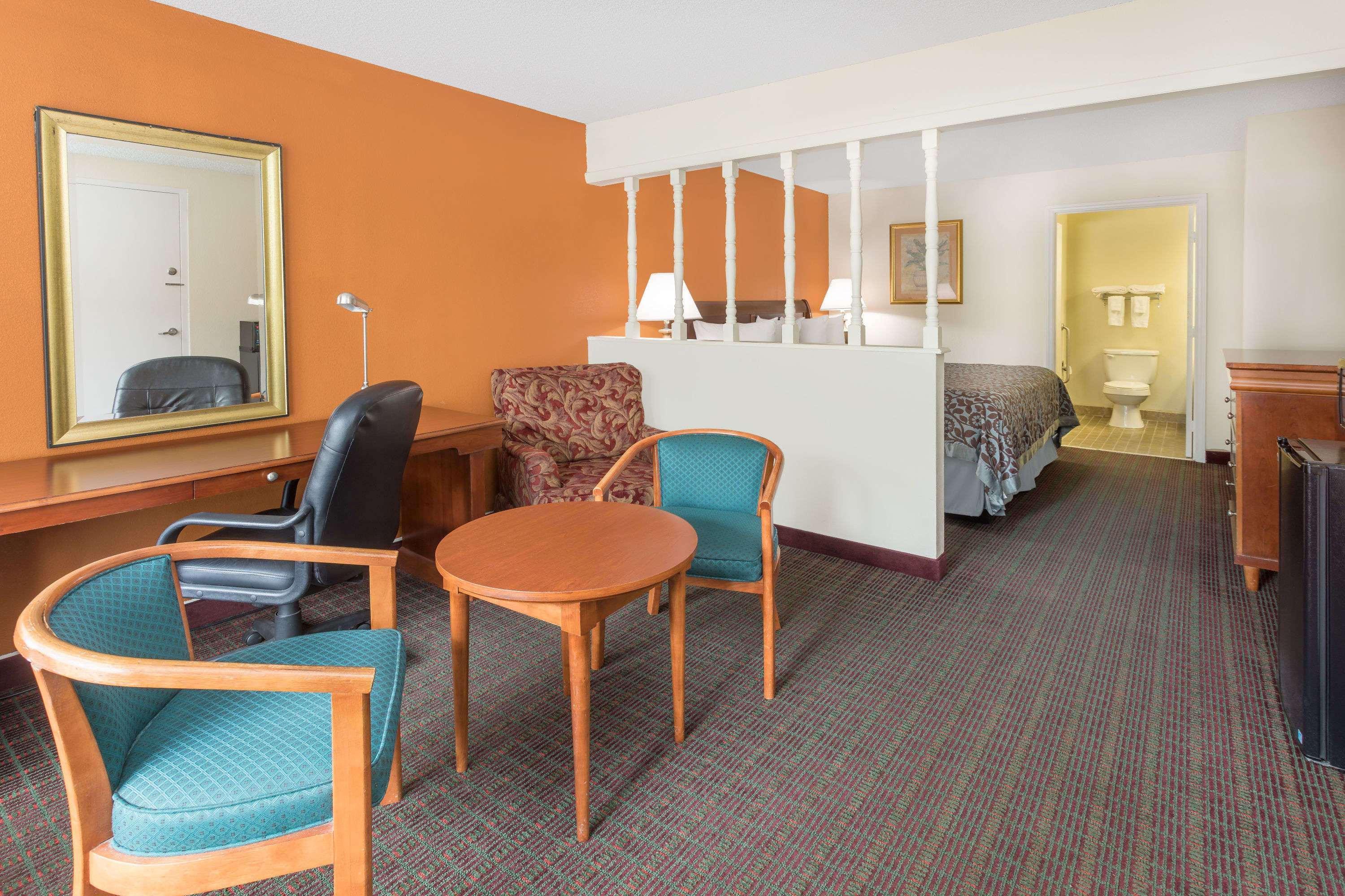 Days Inn By Wyndham Orangeburg South Екстериор снимка