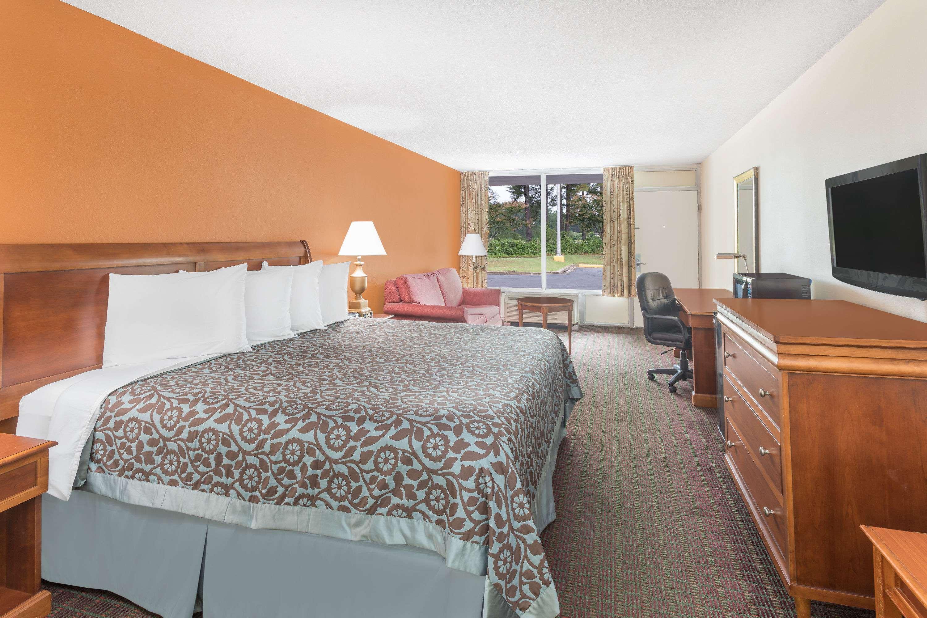 Days Inn By Wyndham Orangeburg South Екстериор снимка